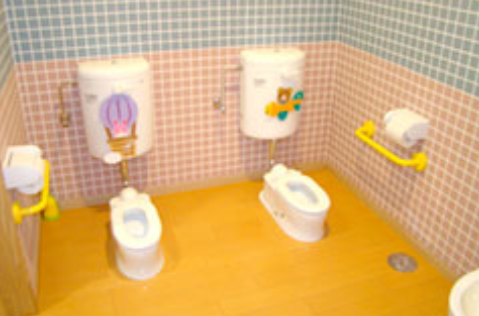 トイレの苦手な子も使える、小さくてかわいい水洗トイレ