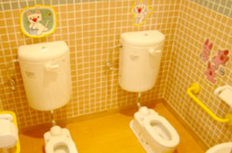 トイレの苦手な子も使える、小さくてかわいい水洗トイレ